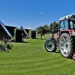 Hotelhuisje #c Semesterbostad Warmenhuizen