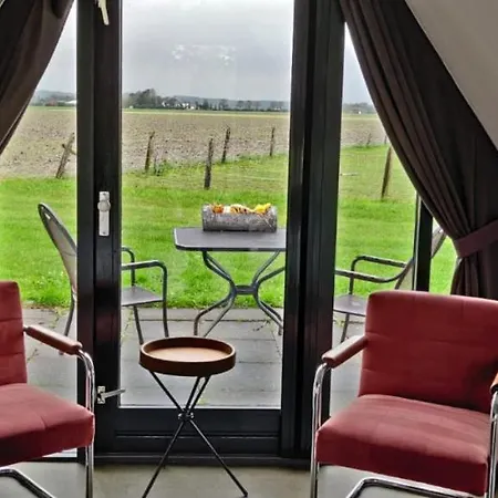 Hotelhuisje #c * Warmenhuizen