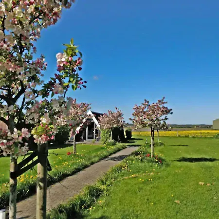 Hotelhuisje #c * Warmenhuizen